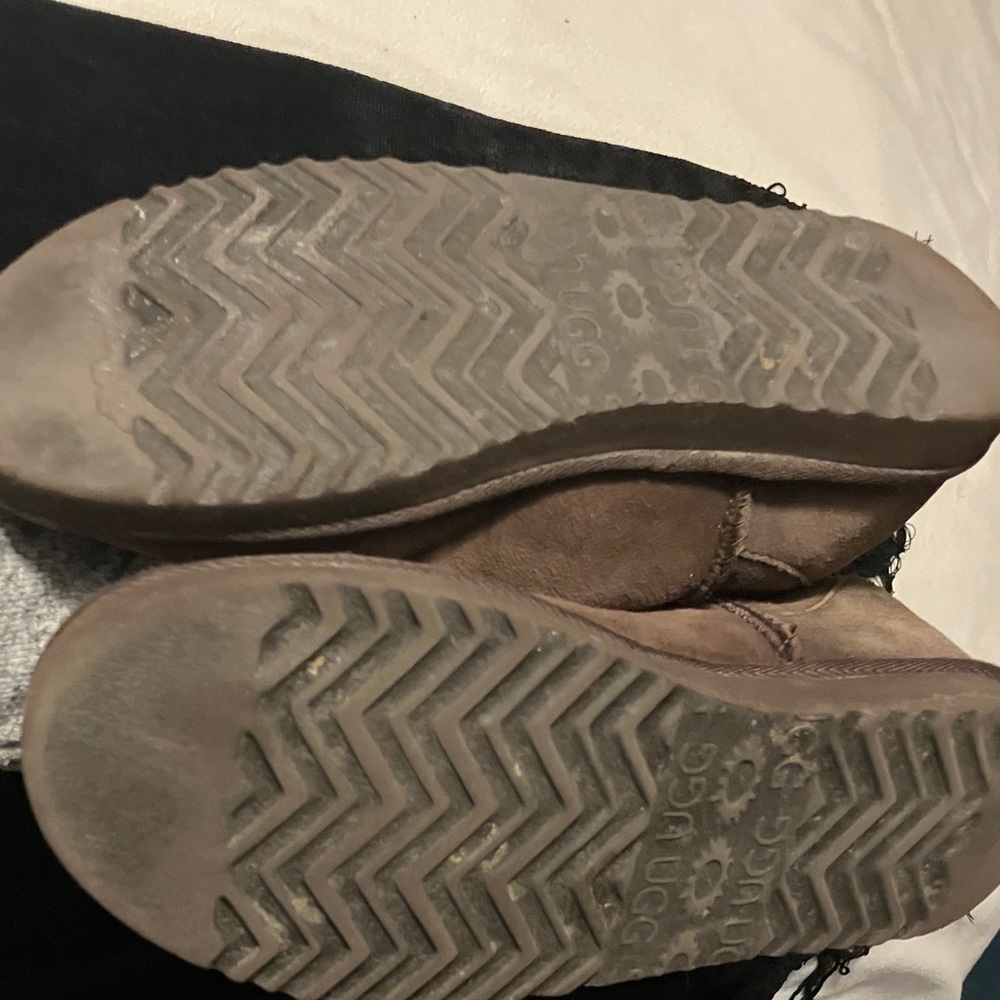 UGG Classic Brown Boots - Picture 4 of 4